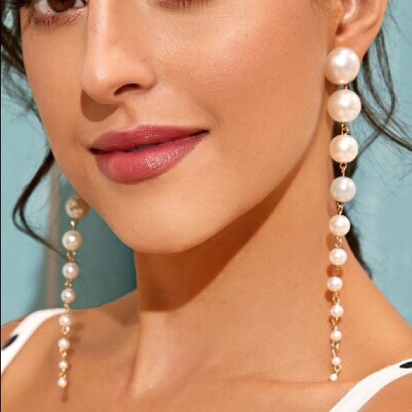 Jewelry - PEARL DROP EARRINGS 🌸